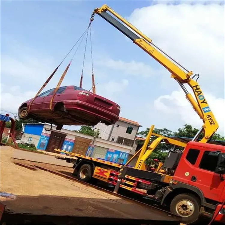 长安镇吊车吊汽车的正确方法